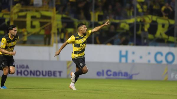 Bryan Acosta puso el empate definitivo en el estadio Morazán.