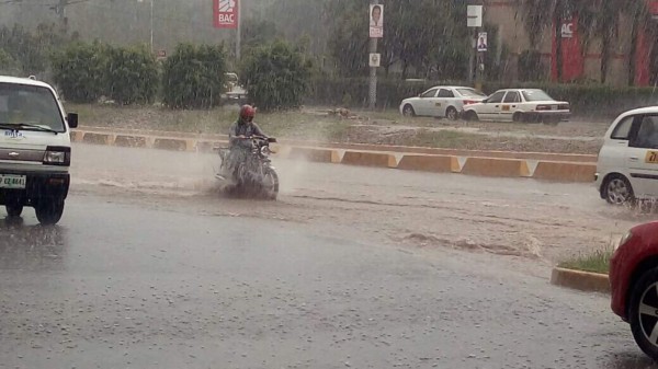 FOTOS: Caos, túneles inundados y destrucción deja fuerte lluvia en Tegucigalpa
