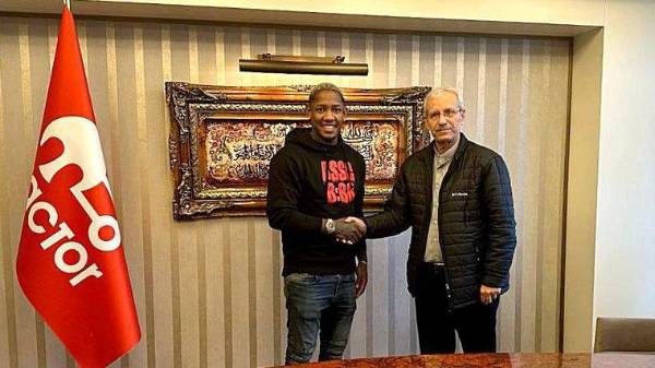 El hondureño Romell Quioto jugará en el Tractor SC de Irán hasta junio del 2025.