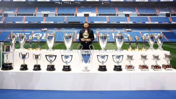 La Ciudad Real Madrid acogió el acto de homenaje a Karim Benzema, leyenda del club que se despide tras ganar 25 títulos, jugar 648 partidos y marcar 354 goles.