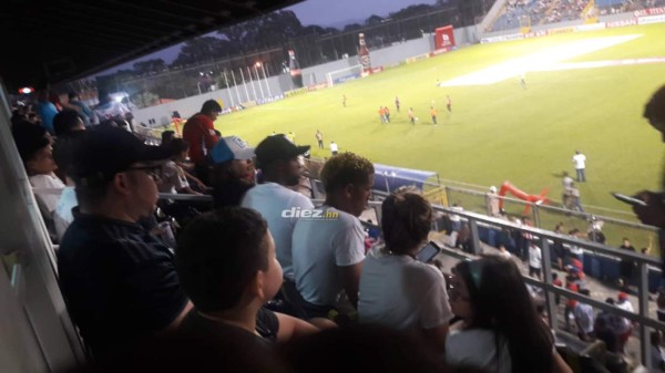 Rambo en el Excélsior, el look de Memo y la compañía de Yustin Arboleda en el Morazán