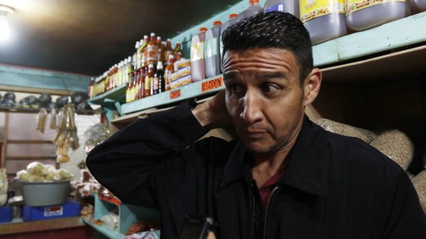 Así es la vida de 'Maco' Mejía alejado de los lujos y en medio de un mercado en Honduras