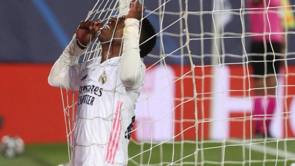 Sergio Ramos se robó las cámaras: El significado del extraño festejo con Lucas Vázquez y su frustración en el fallo de Vinicus