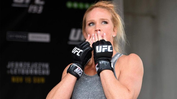 Divina y sexy, así es Holly Holm, la nueva reina de las artes marciales mixtas