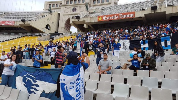 Hondureños en Barcelona: De la ilusión a la frustración por ver a la selección de Honduras