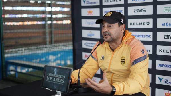 Jeaustin Campos habla de su posible salida de Real España y revela que problemas de pagos están resueltos en el club