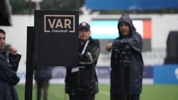 Autoridades de Concacaf presentes en el estadio Morazán.