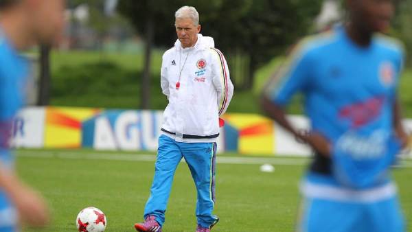 OFICIAL: Orlando Restrepo es el nuevo entrenador de la Real Sociedad tras la salida de Carlos Tábora