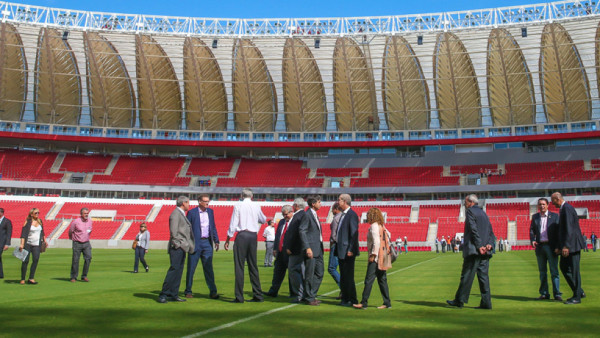 FIFA visita sedes de Porto Alegre y Curitiba