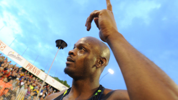Asafa Powell campeón en 200 metros