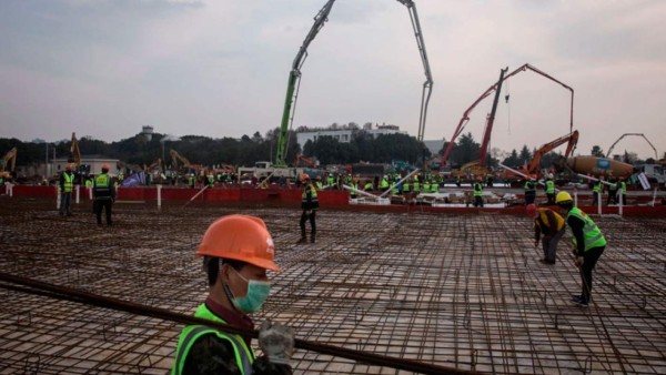 Así marcha la construcción del hospital exprés en Wuhan para frenar el coronavirus