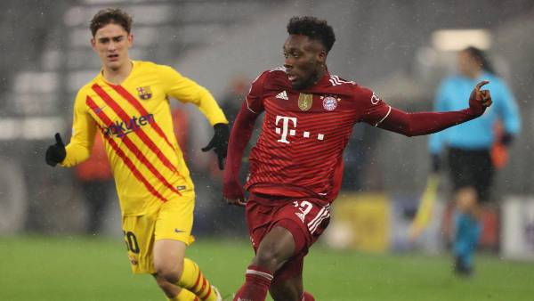 Alphonso Davies ganó la Bundesliga y Mundial de Clubes este año con el Bayern. Recientemente fue elegido como el mejor jugador del mes en Alemania.