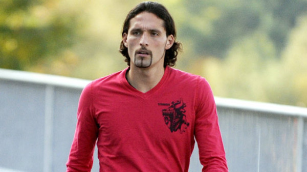 Kuranyi ve campeón al Schalke de Raúl