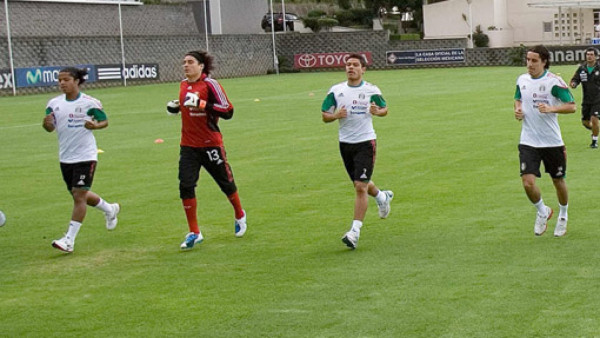 España rescata empate ante México