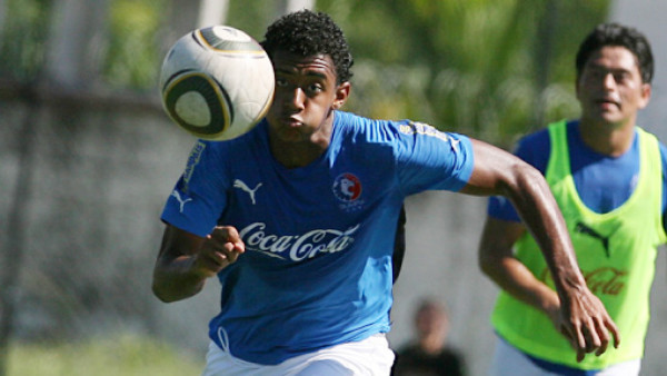 Lozano espera jugar más en Olimpia