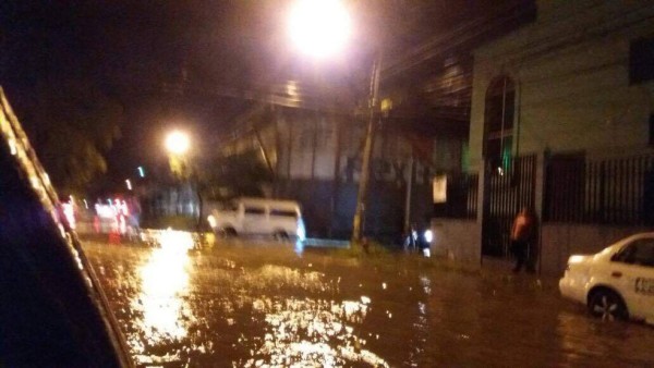 FOTOS: El caos que desató más de una hora de lluvia en San Pedro Sula