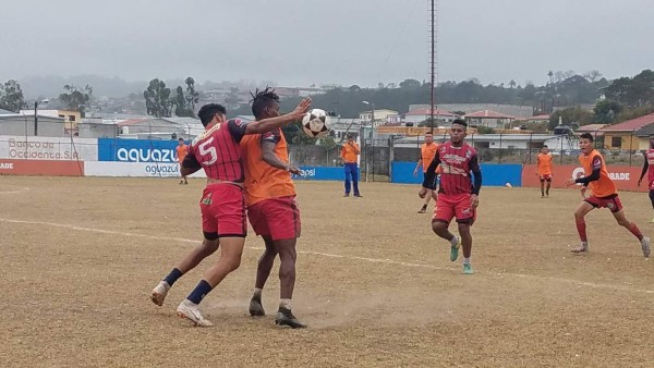 El pésimo estado en el que se encuentra la cancha del estadio Sergio Reyes de Santa Rosa de Copán