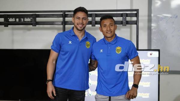 Pedro Baez junto a Luis Garrido durante su presentación en el Real España. Foto: Mauricio Ayala.