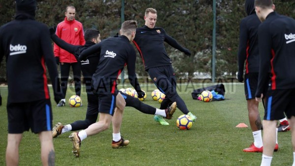 Choco Lozano entrena con el primer equipo del Barcelona en la semana del clásico