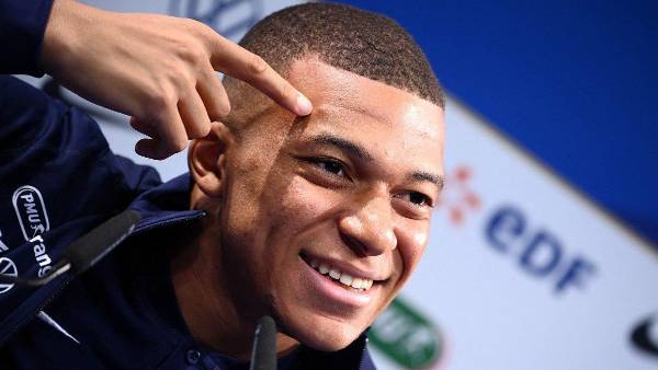 Mbappé estuvo cerca de irse al Real Madrid en el pasado mercado de verano, pero el PSG no aceptó la oferta blanca.