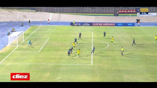 El jugador de Jamaica no estaba en fuera de juego. Grave error del árbitro.