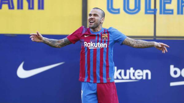 A sus 38 años, Dani Alves volvió a ser fichado por el Barca generando comentarios más en contra que a favor.