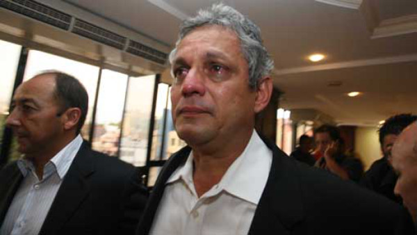 Rueda se va llorando de Honduras