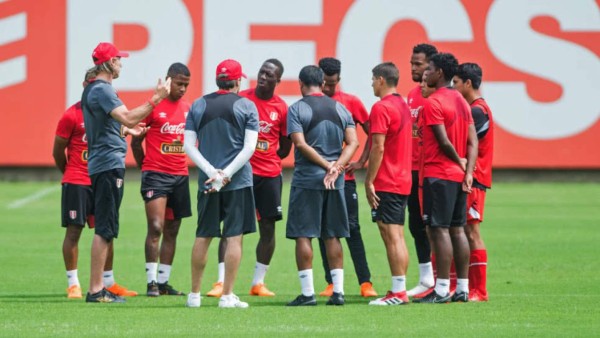Expectativa por Guerrero marca el tercer día de entrenamiento de Perú en Lima