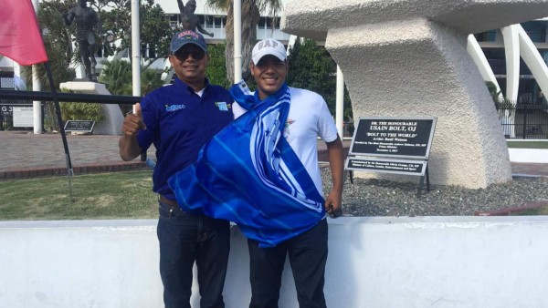 ¡Pollo asado y sopas! El ambiente en afueras del Independence Park previo al Jamaica-Honduras