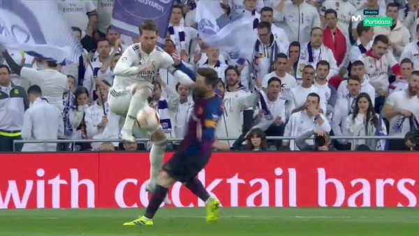 En fotos: ¡La rabieta de Messi con Sergio Ramos en el clásico!