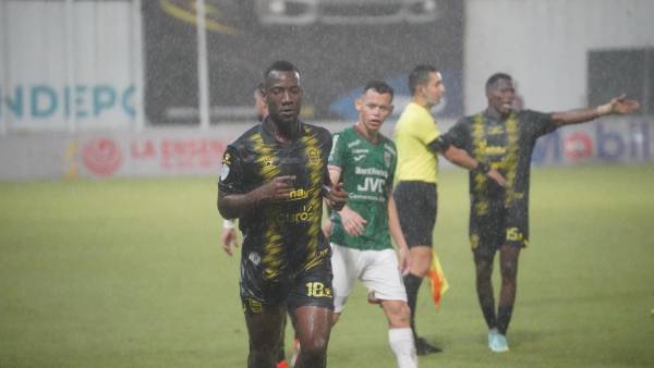 Marathón resucita derribando a un pálido Real España en el derbi sampedrano disputado en el Morazán