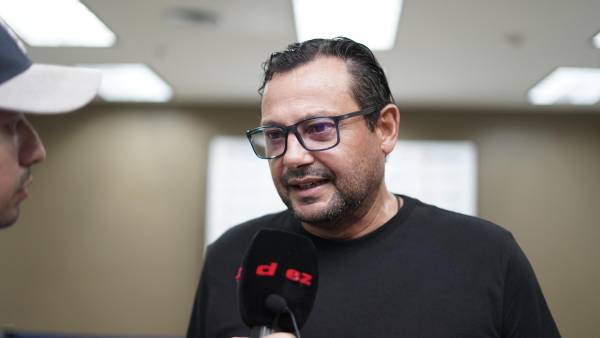 Jeaustin Campos durante la entrevista con el periodista de DIEZ Mario Figueroa.