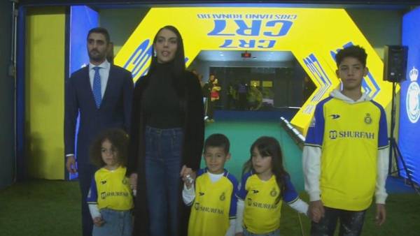 ¡Aclamado por toda la afición! Cristiano Ronaldo se presentó de manera oficial con la camiseta del Al-Nassr en el Mrsool Park