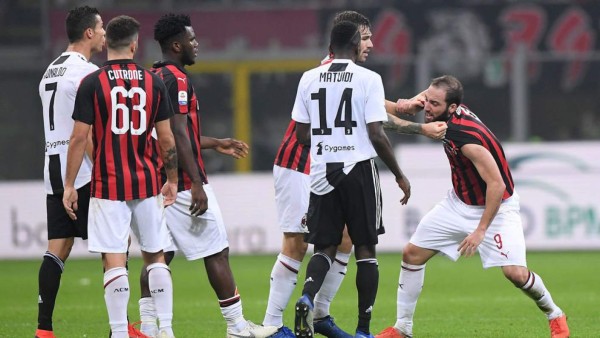 FOTOS: Higuaín se descontrola y se enfada con Cristiano Ronaldo