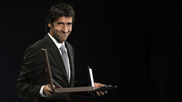Raúl firmó con el Schalke