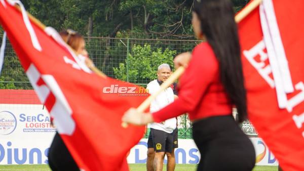 Olimpia también hizo su llegada al Yankel Rosenthal, Kevin López con nuevo look. Foto: Mauricio Ayala.