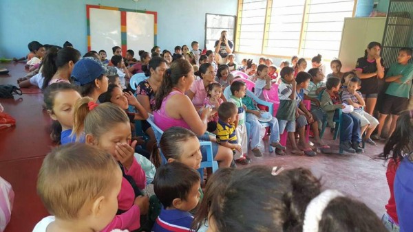 Platense y Real España reparten alegría a niños antes de Copa Presidente
