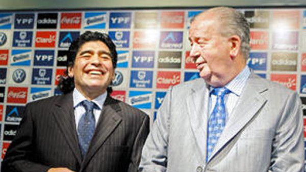 'Maradona sabe bien lo que le ofrecí'
