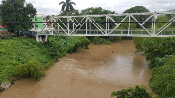 ¡Inundaciones, evacuaciones y rescates! Huracán Eta descarga su furia en territorio hondureño