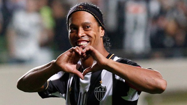 La trayectoria de Ronaldinho en imágenes