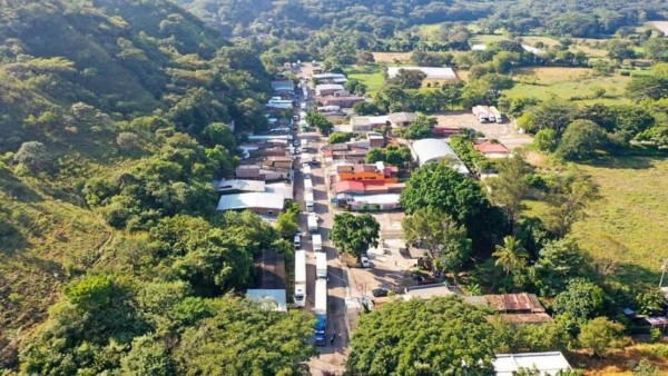 ¡Gracias hermanos! El Salvador envía a Honduras 54 camiones con 30 toneladas de alimentos para afectados de Eta