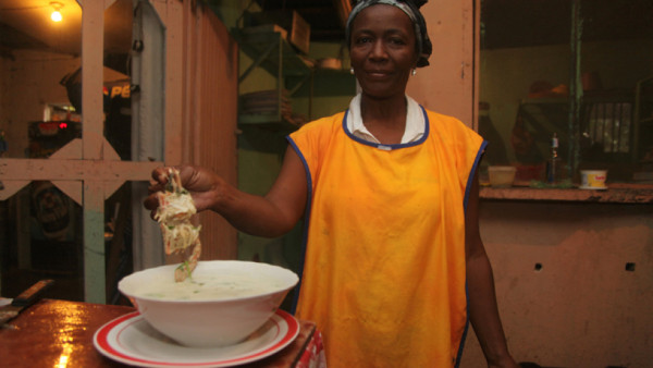 VIDEO: Sopa de jaiba para goleador del Victoria en derbi ceibeño ante Vida