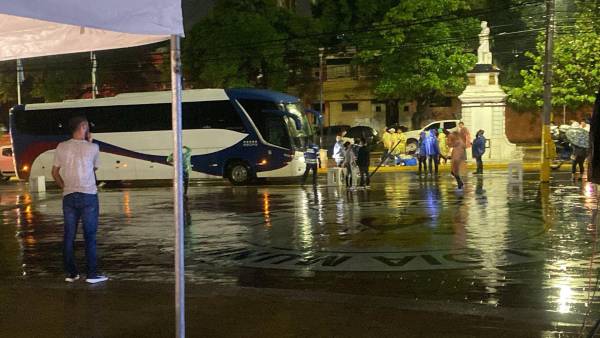 Arribo de la selección mexicana al estadio Morazán.