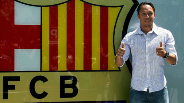 Adriano ya es oficialmente del Barcelona