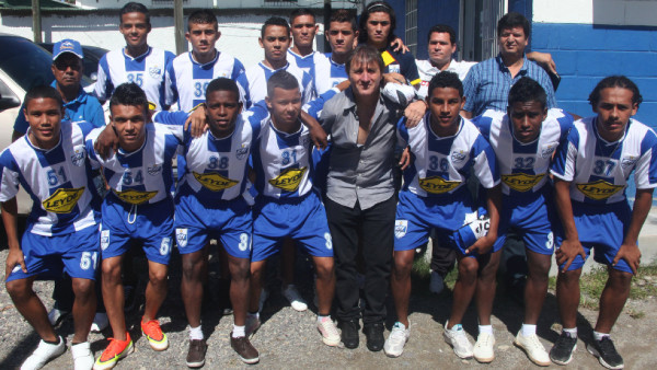 Victoria presenta a su nuevo Director Deportivo