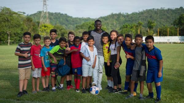 García Sports Management es la academia donde Cristhian ha crecido, igual, un grupo de jóvenes que recibe el apoyo del internacional delantero Alberth Elis.