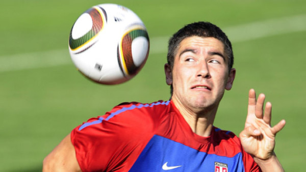 Kolarov está cerca del City