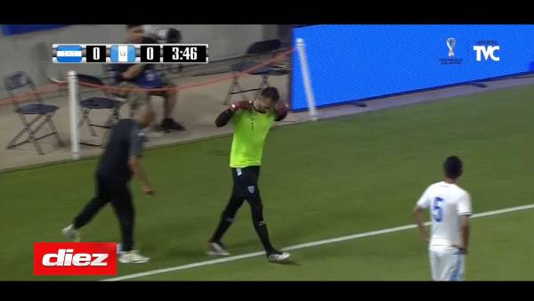 El tremendo error en el Honduras - Guatemala: árbitro obliga al portero a cambiar de camisa en pleno partido