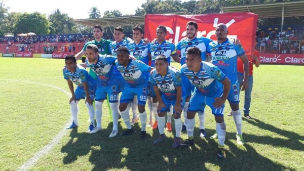 Español dirigirá en El Salvador, Saprissa se reforzará y Esteban Espíndola es noticia