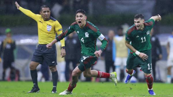 Edson Álvarez anotó el 2-0 en el tiempo de descuento.